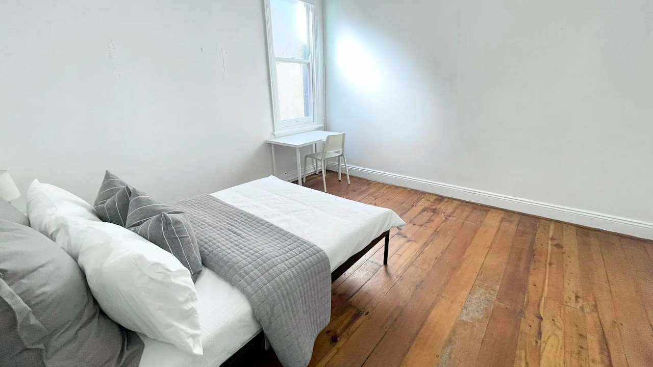 Room in a share house