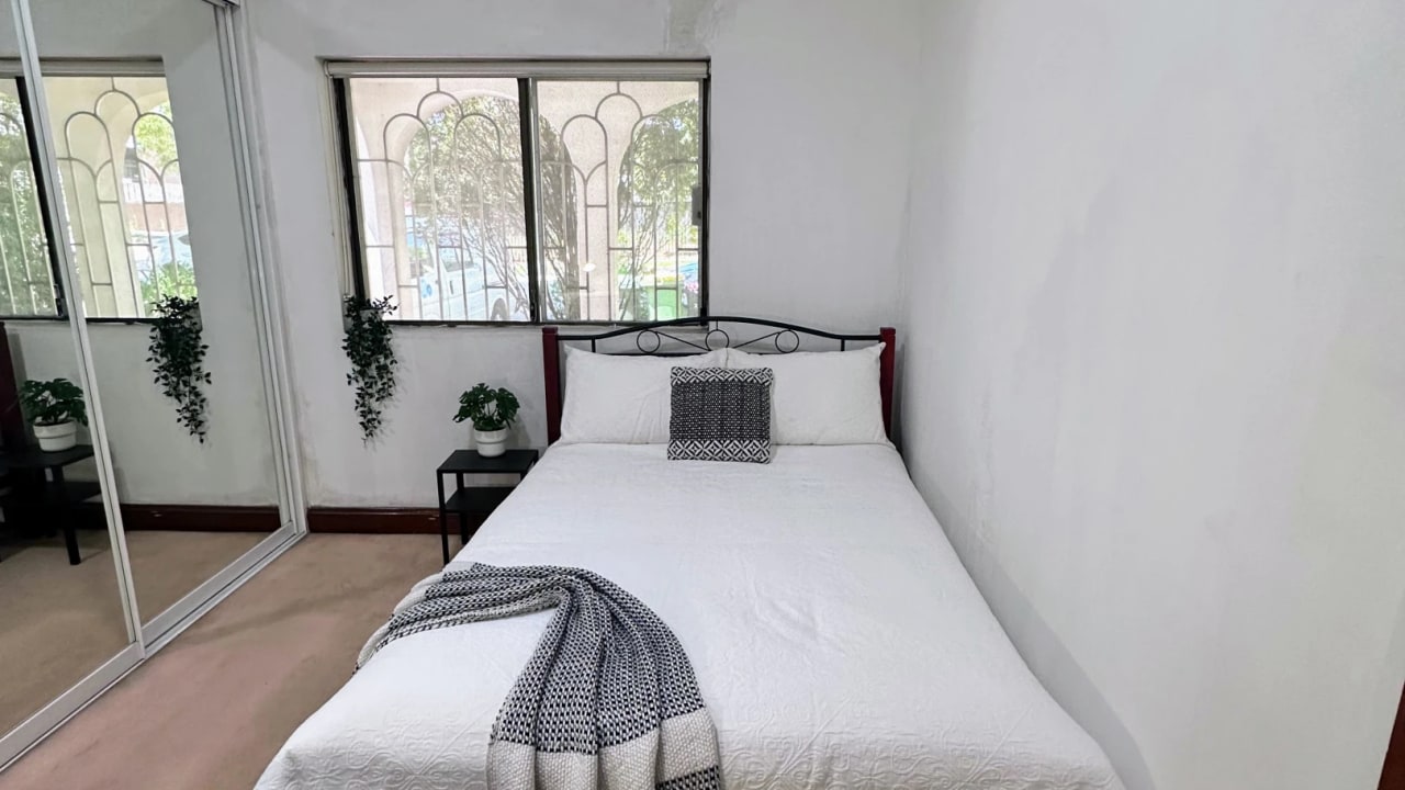 Furnished room in a share house