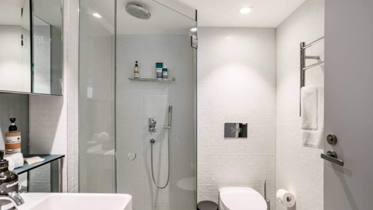 Furnished room with own bathroom