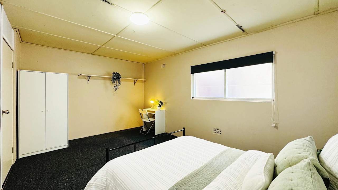 Furnished room in a flatshare
