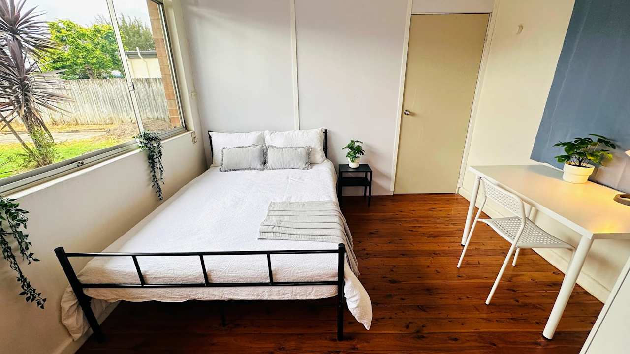 Furnished room with ensuite in a flatshare