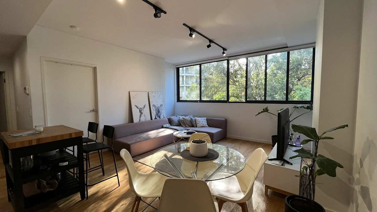 Furnished room with ensuite in a flatshare