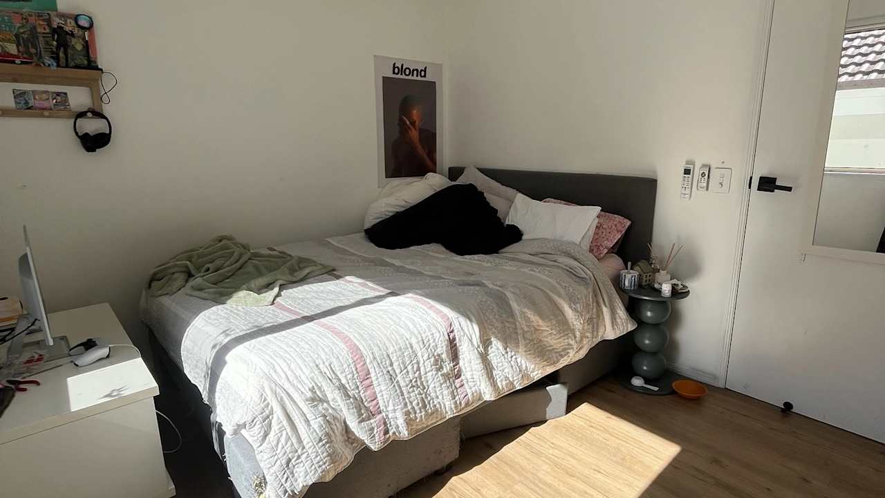 Unfurnished room in a share house