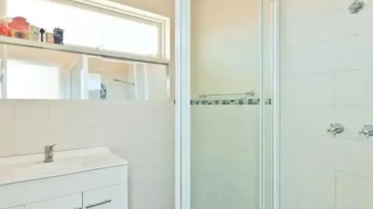 Whole property with 2 rooms for rent