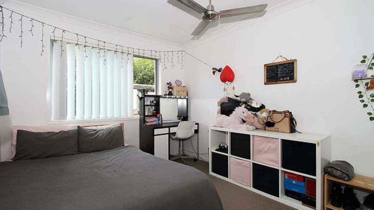 Room in a share house