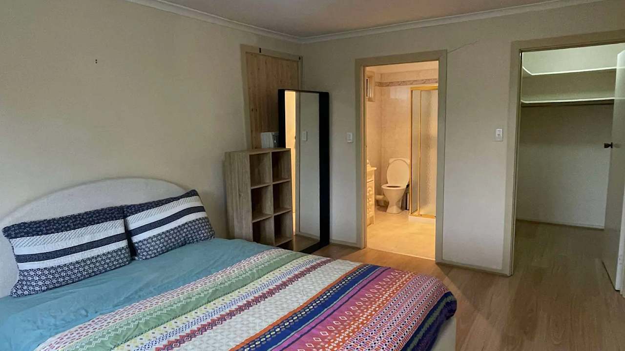 Room in a share house