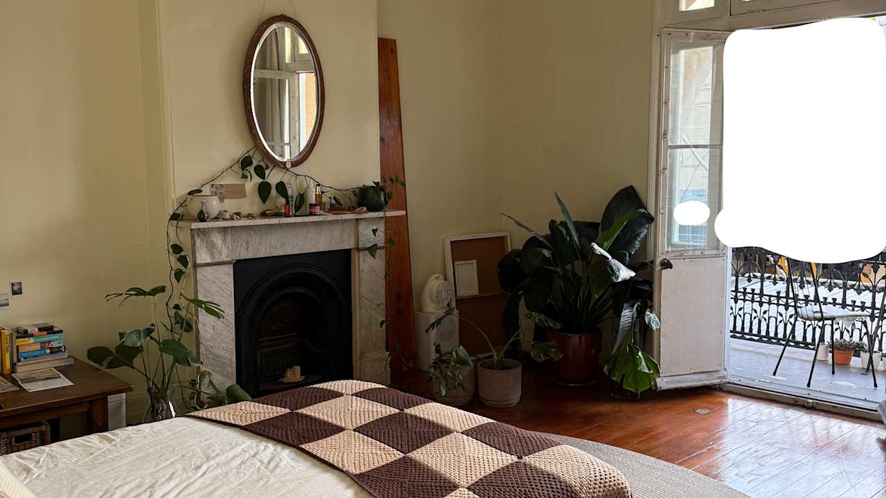 Furnished room in a flatshare