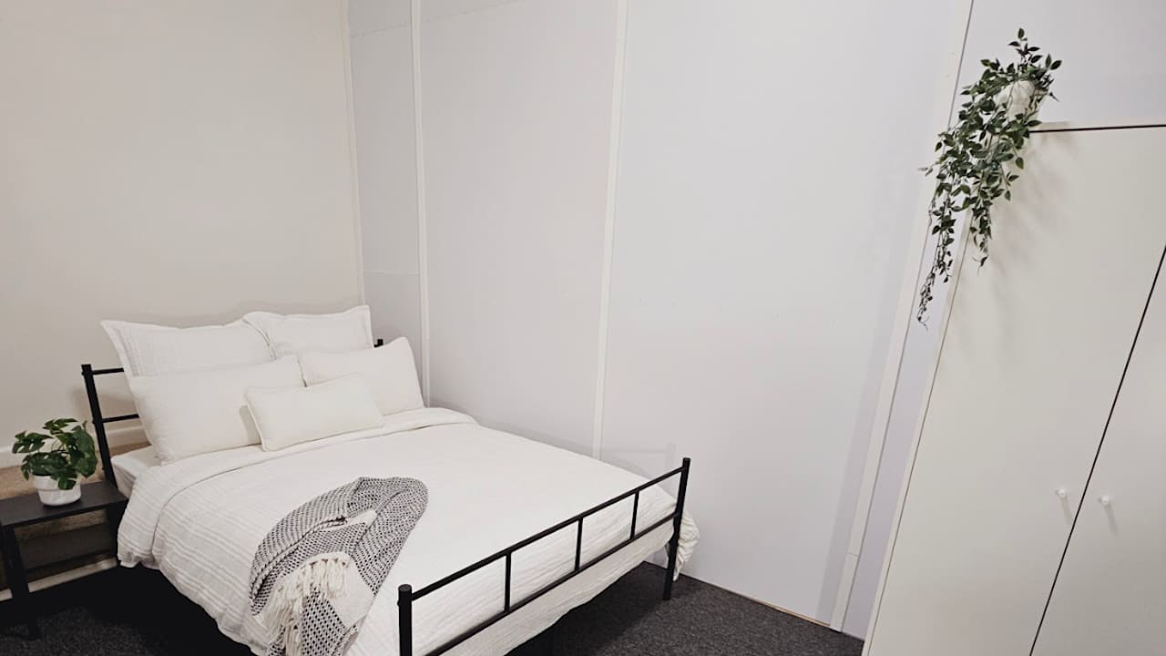 Furnished room in a flatshare