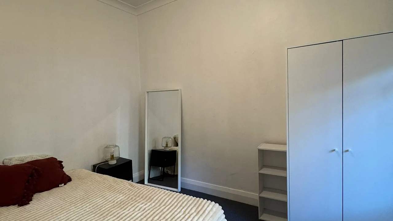 Furnished room in a share house