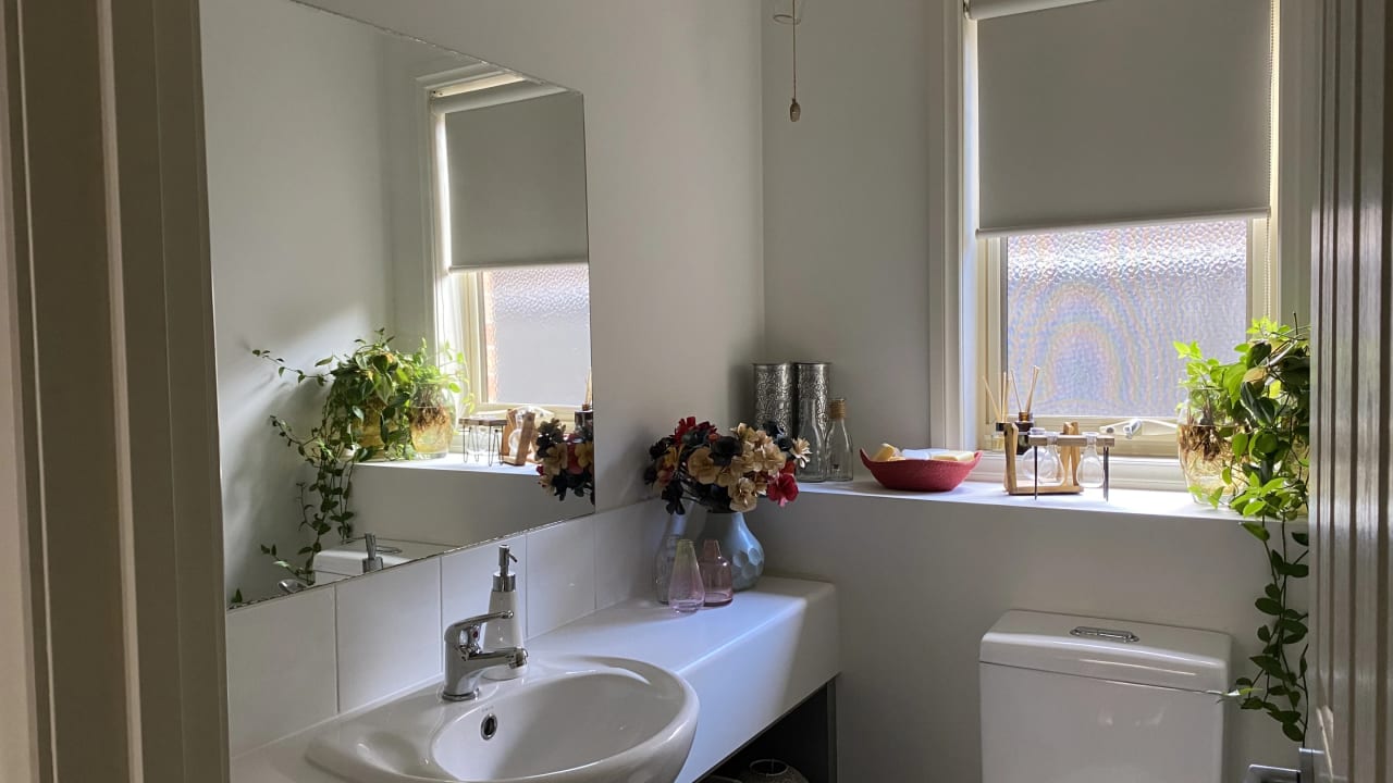 Room in a share house