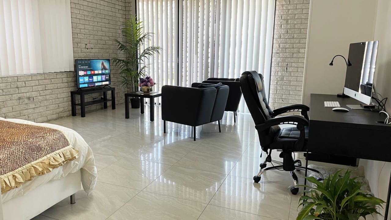 Furnished room in a flatshare