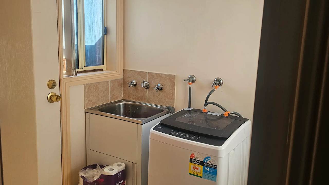 Unfurnished room in a share house