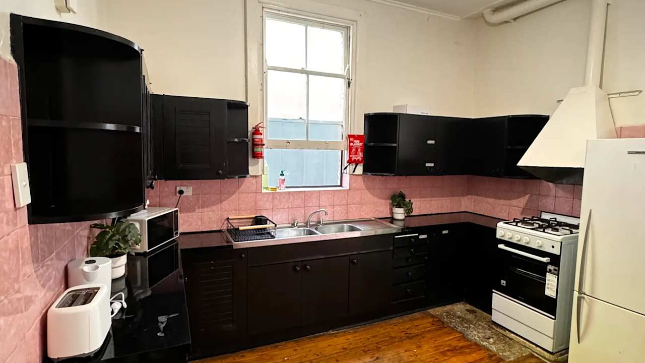 Furnished room in a share house