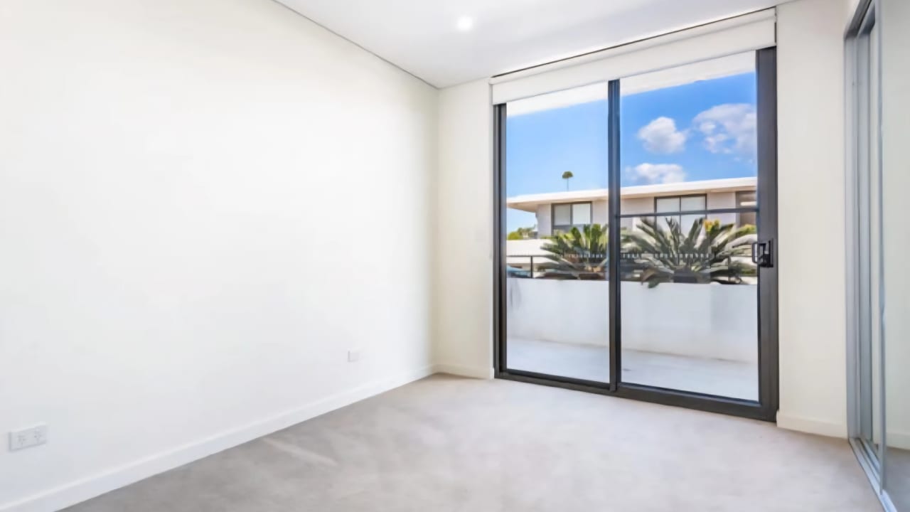 Unfurnished room in a flatshare
