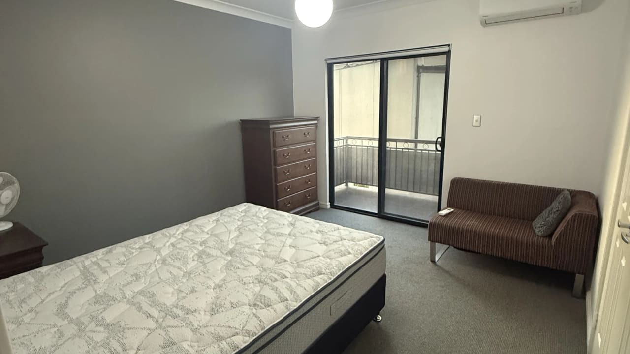 Furnished room in a share house