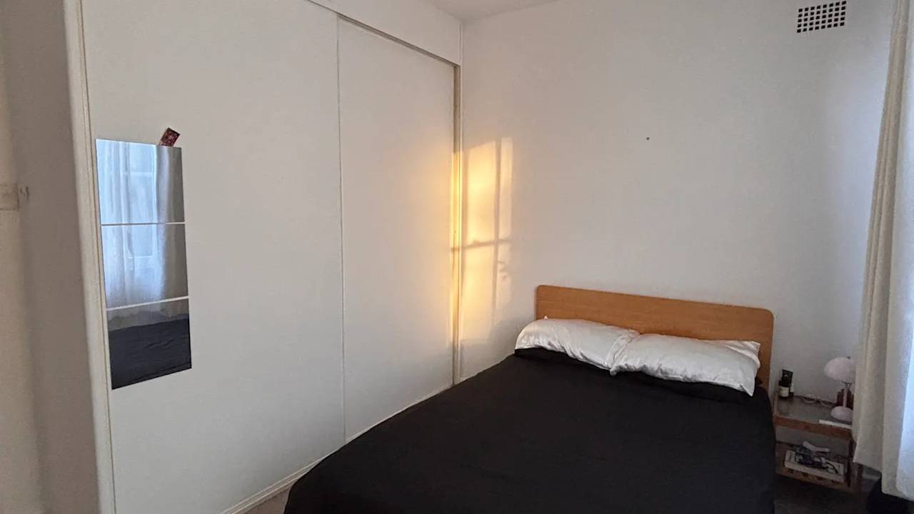 Furnished room in a flatshare