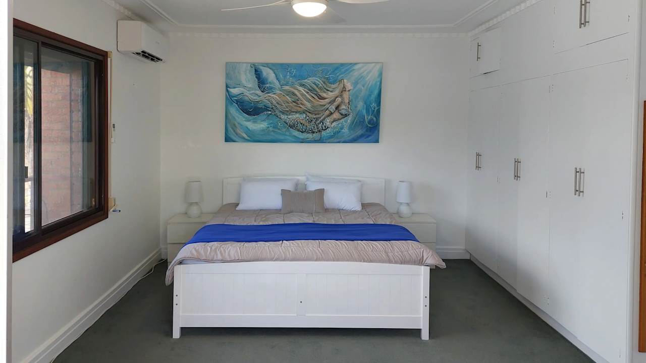 Furnished room in a share house