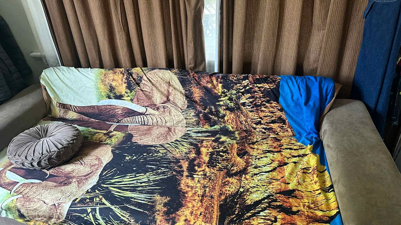 Furnished room in a share house