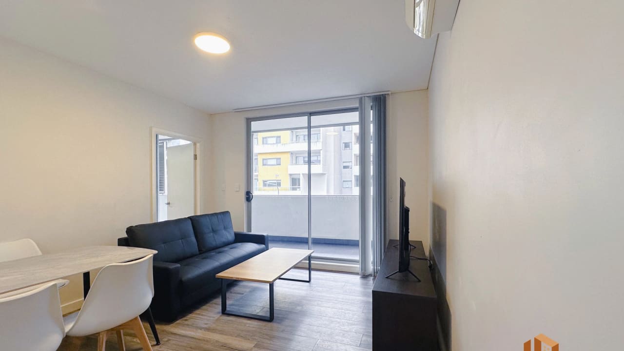 Furnished room in a flatshare