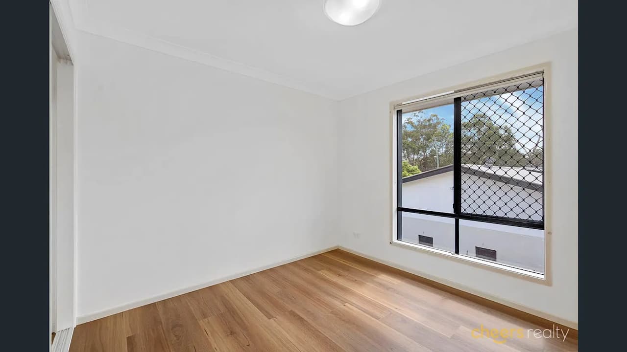 Room in a share house