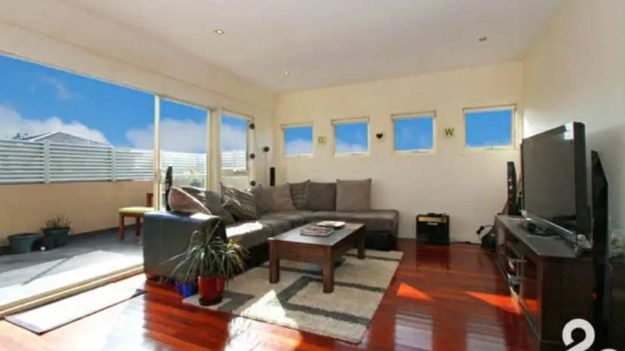 Unfurnished room in a flatshare