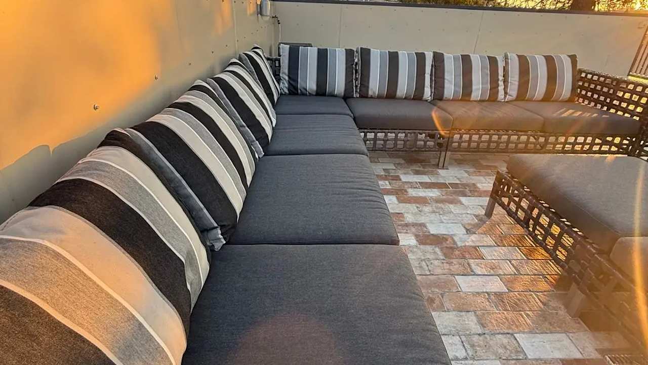 Furnished room in a share house