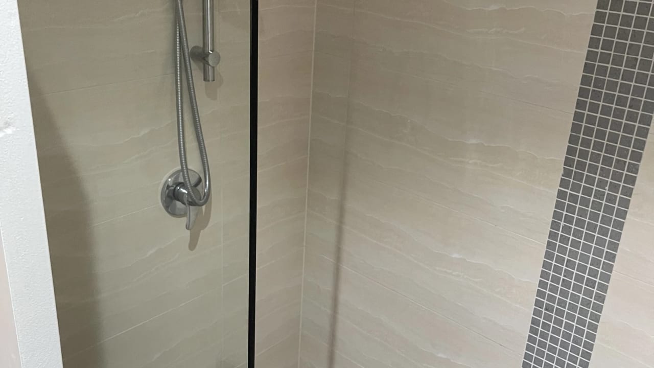 Furnished room with ensuite in a flatshare