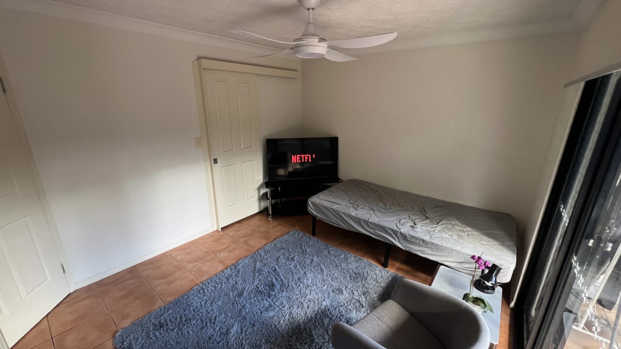 Furnished room with ensuite in a flatshare