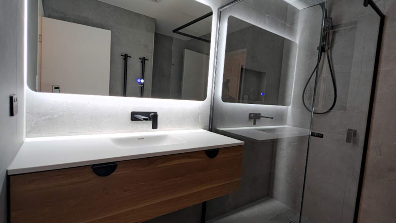 Furnished room with own bathroom