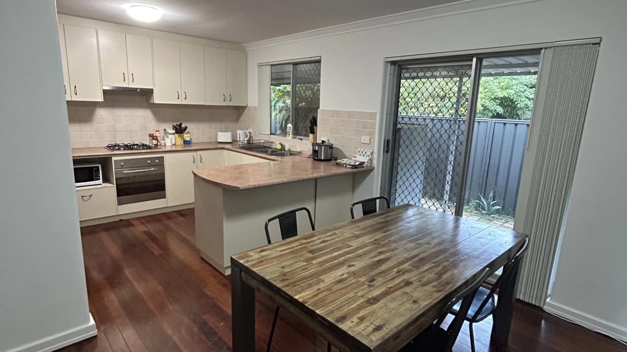Furnished room in a share house
