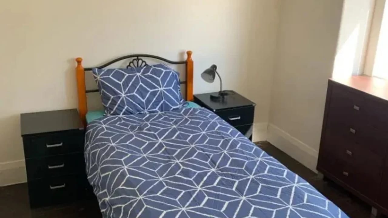 Furnished room in a flatshare