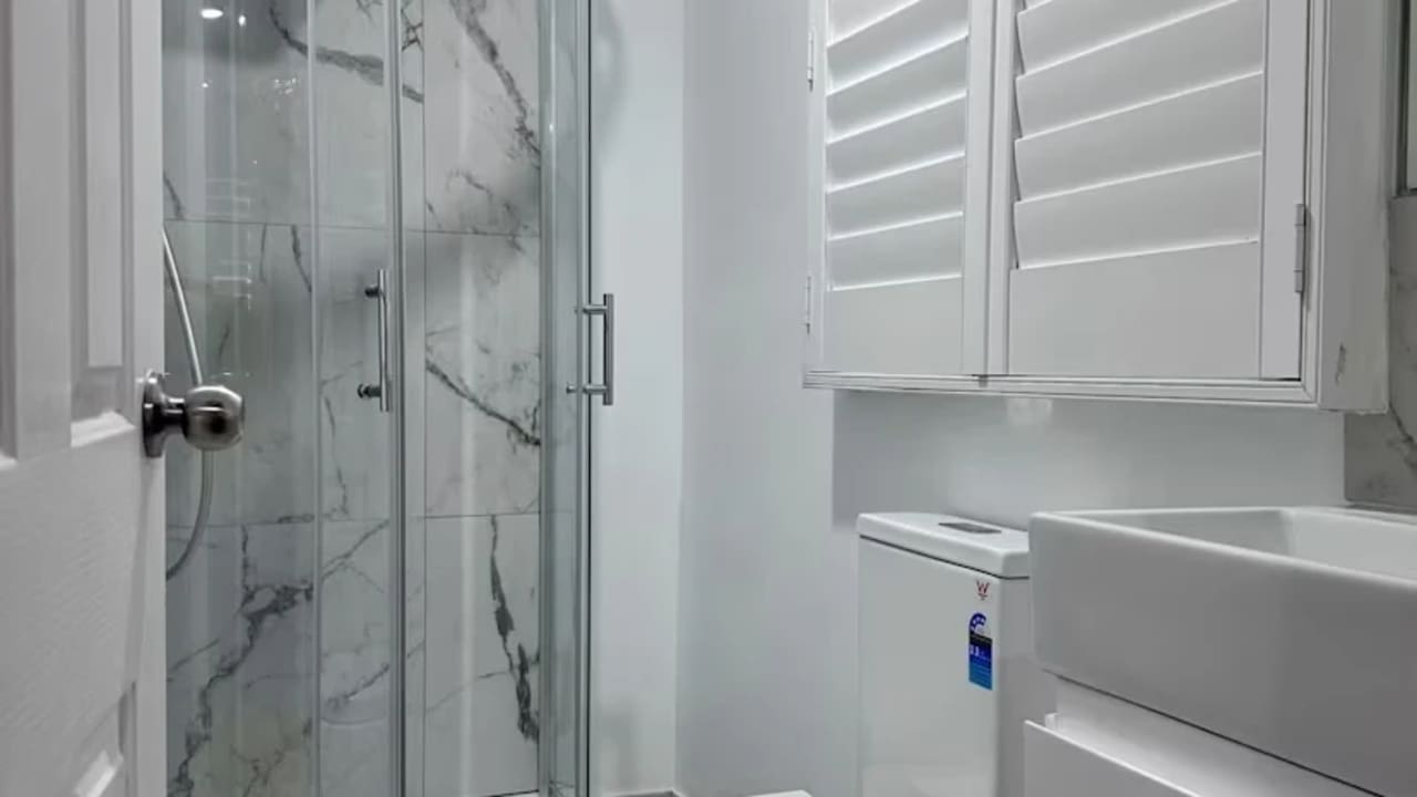 Furnished room in a share house
