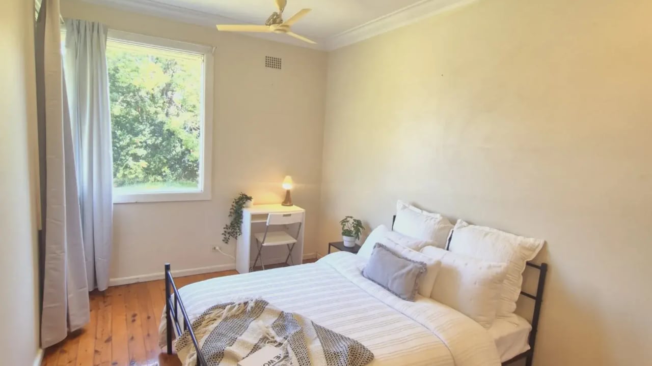 Furnished room in a share house