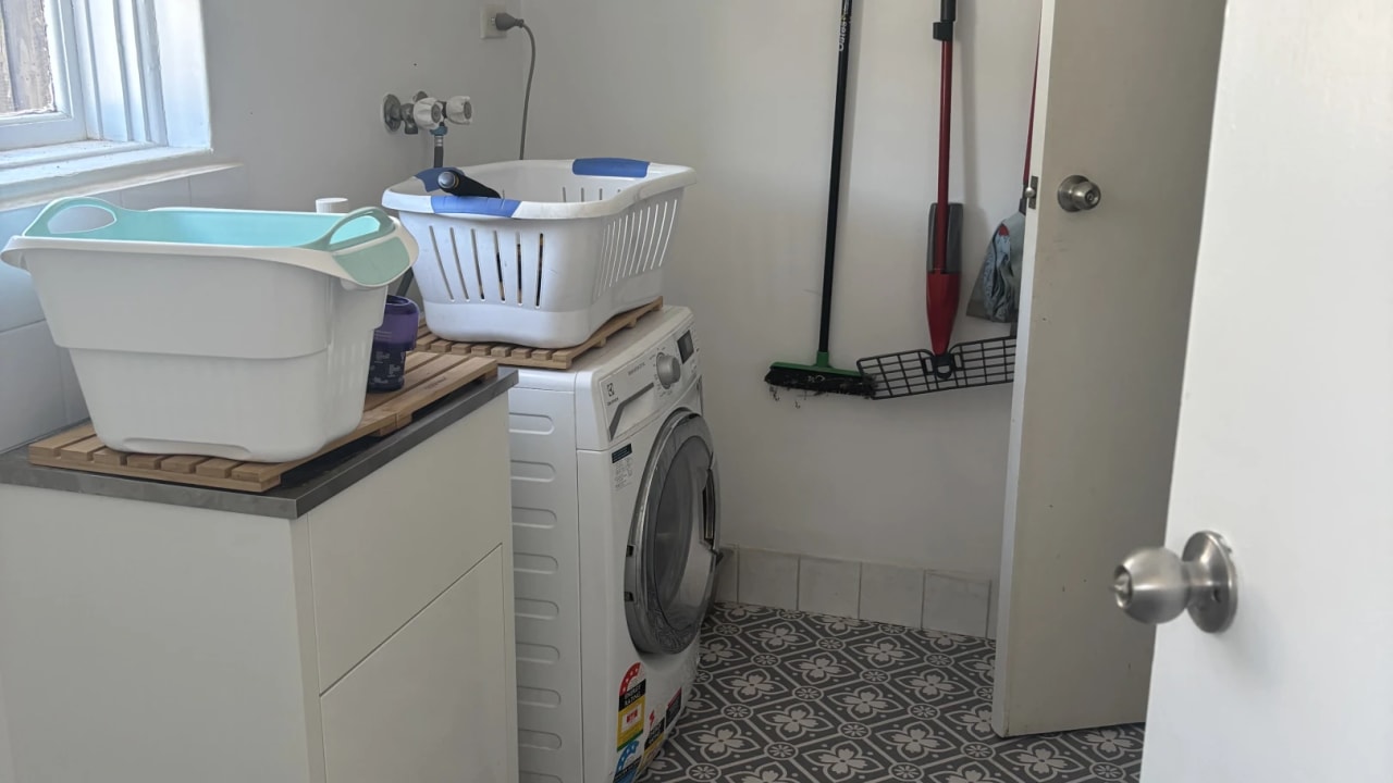 Unfurnished room in a flatshare