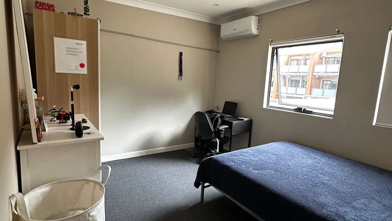 Furnished room in a flatshare