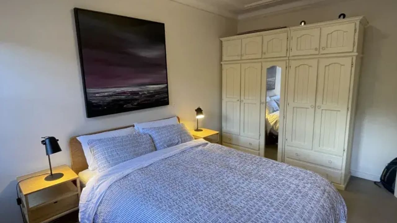 Furnished room in a flatshare