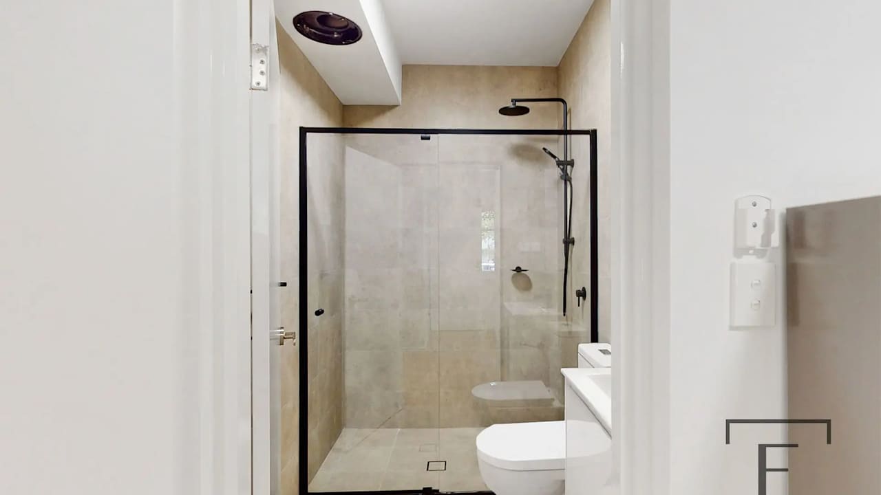 Unfurnished room studio flat for rent