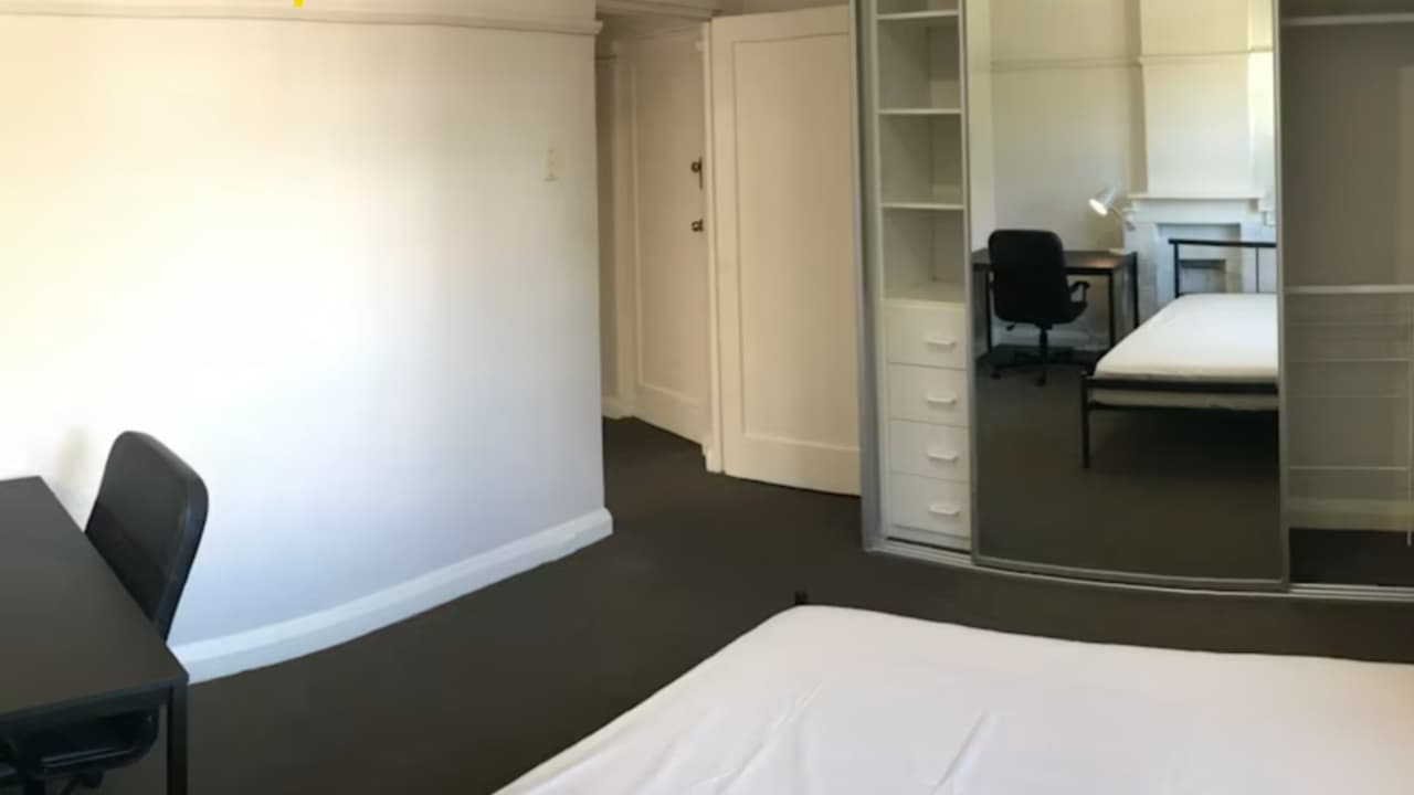 Furnished room in a flatshare
