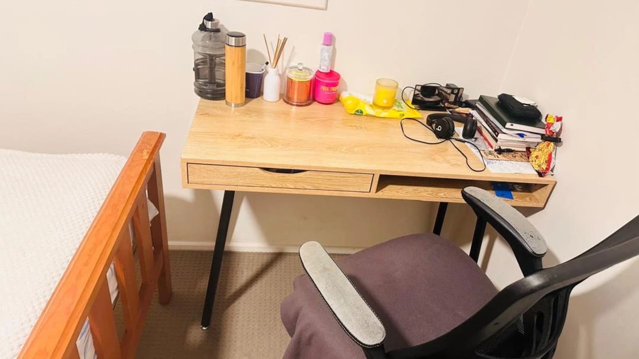 Furnished room in a flatshare