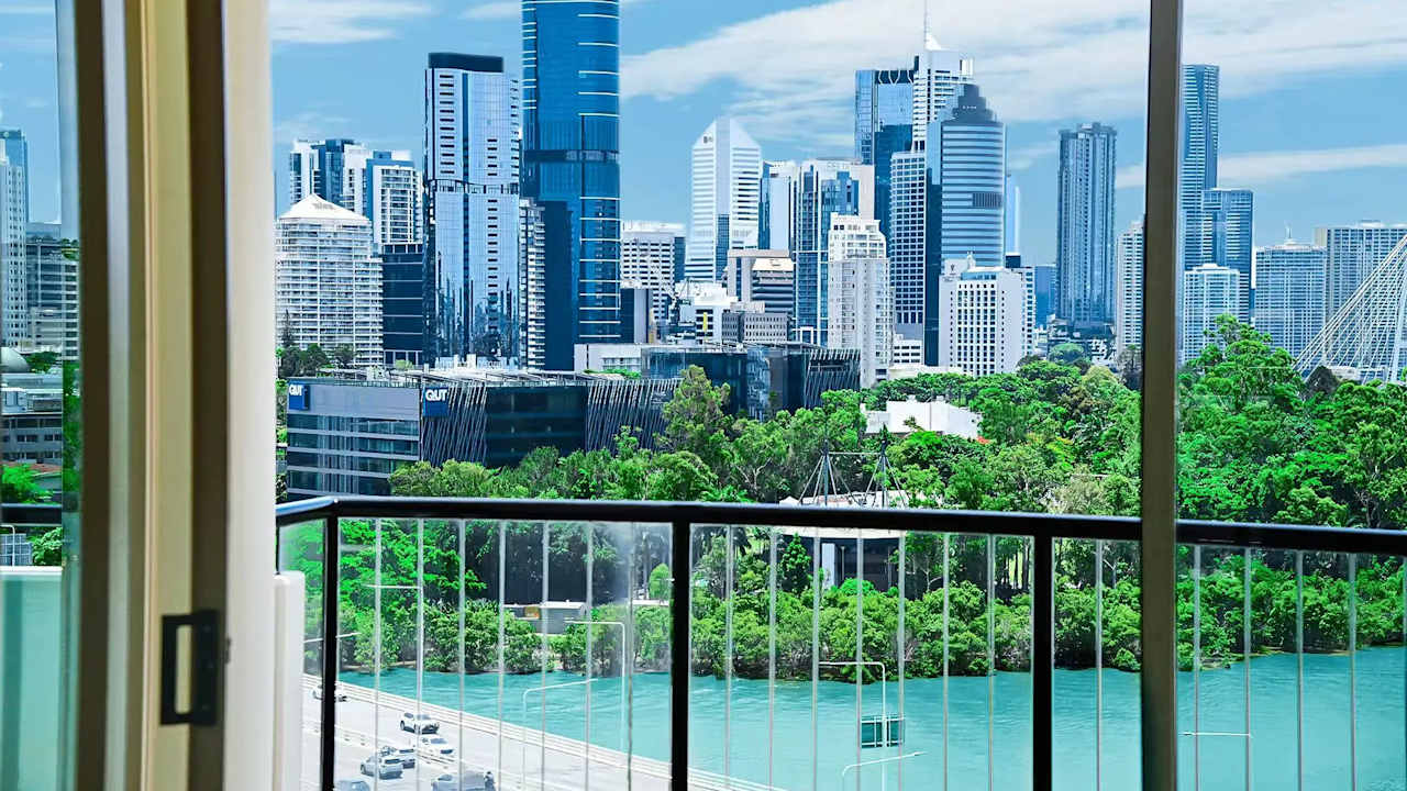 Furnished room with ensuite in a flatshare