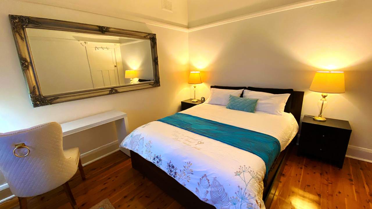 Furnished room in a flatshare