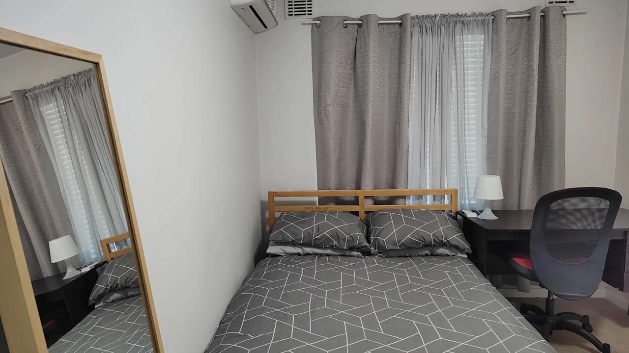 Furnished room in a flatshare