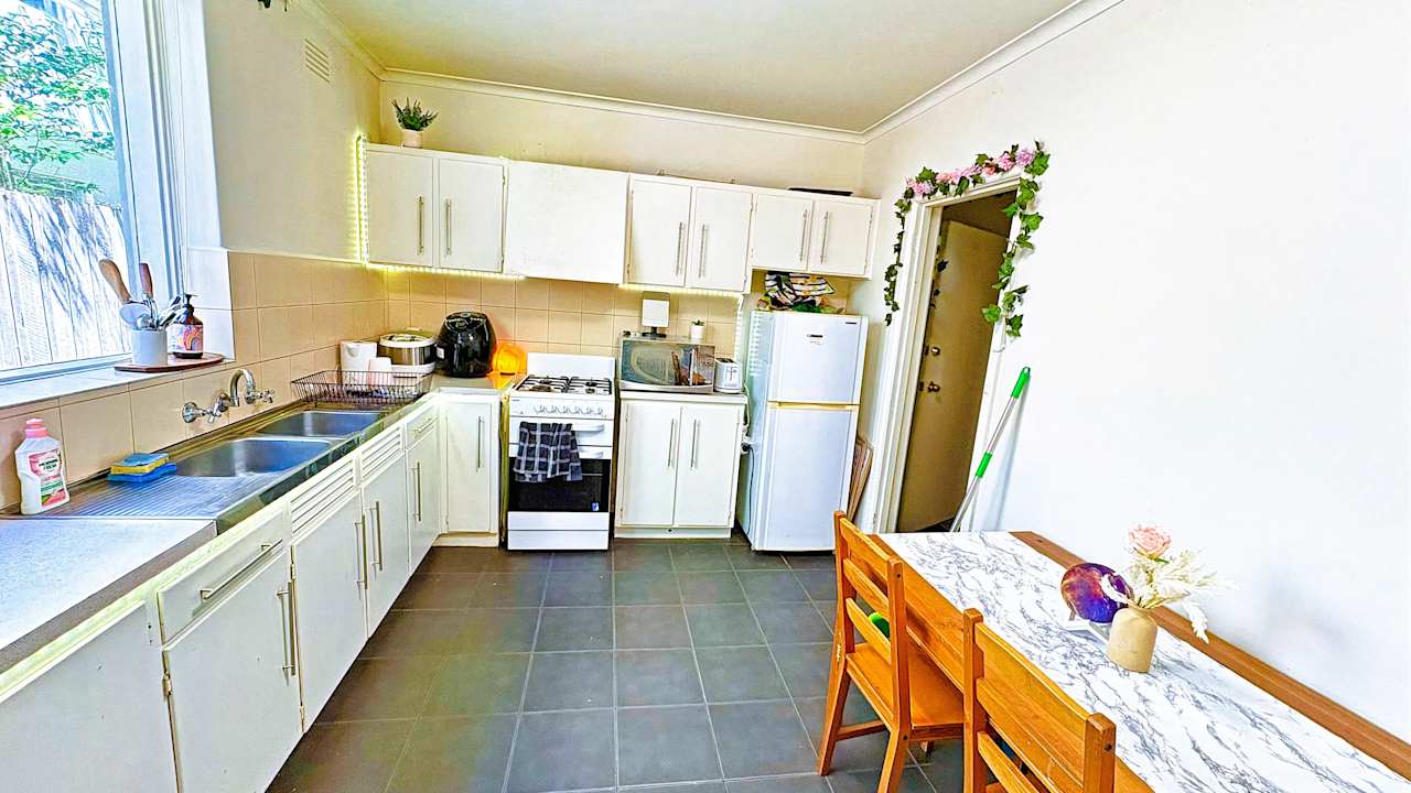 Furnished room in a share house