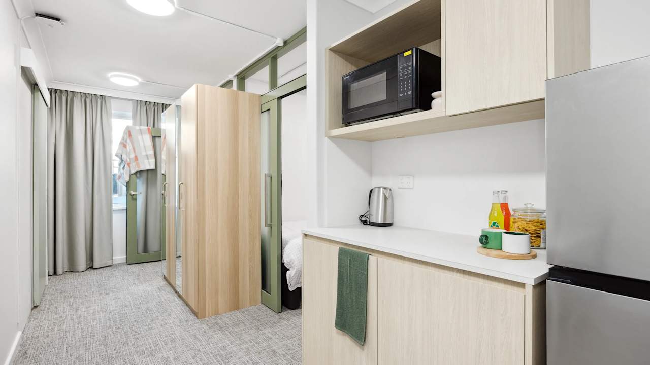 Furnished room in a flatshare