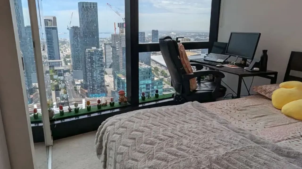 Furnished room with ensuite in a flatshare