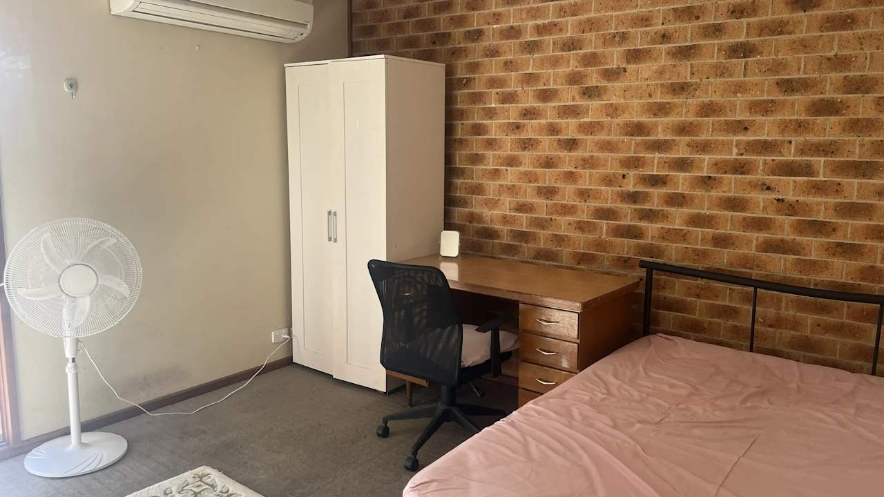 Room in a share house