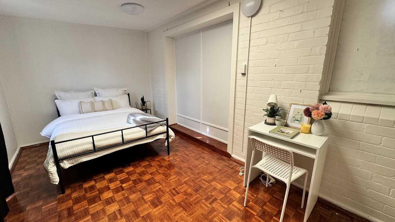 Furnished room in a flatshare