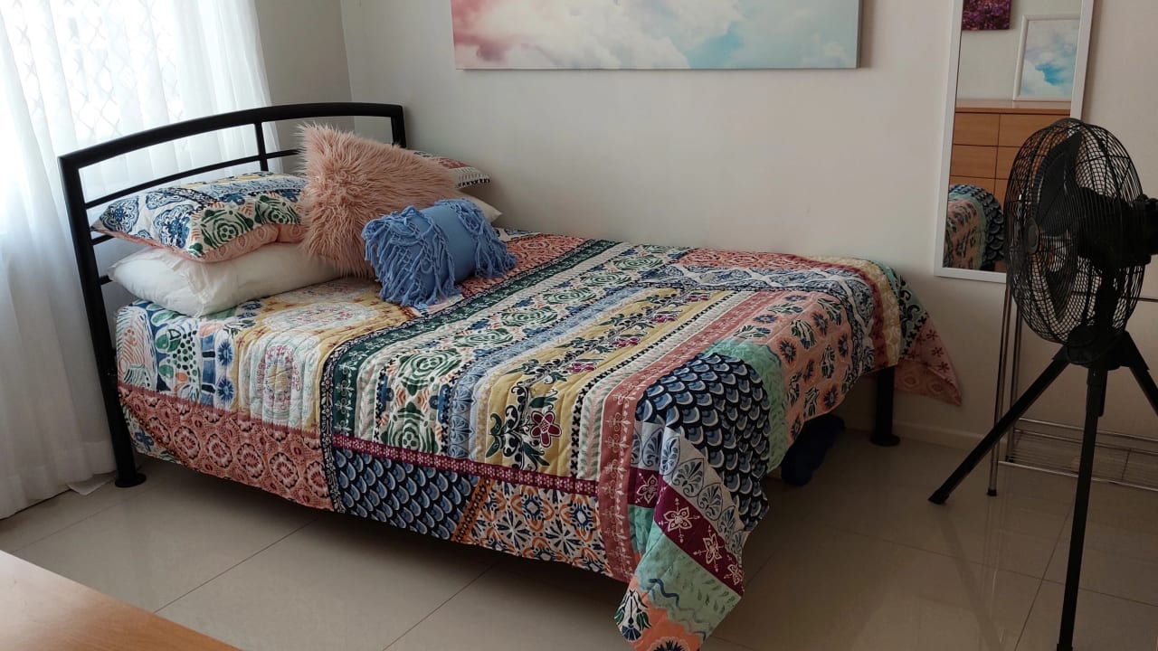 Furnished room in a flatshare