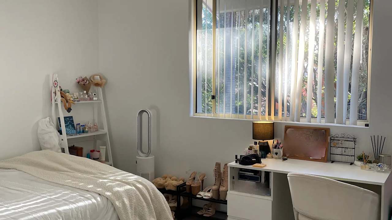 Unfurnished room with ensuite in a flatshare