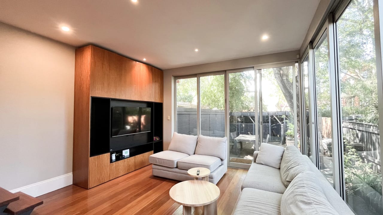 Furnished room in a flatshare